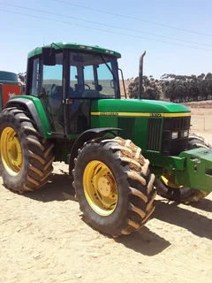 2000 John Deere 6910