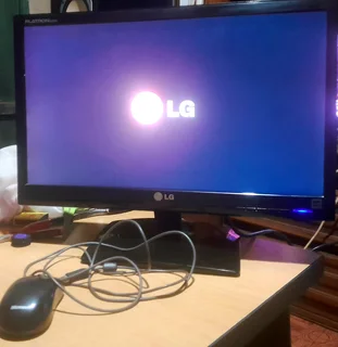 Two LG Flatron E2041