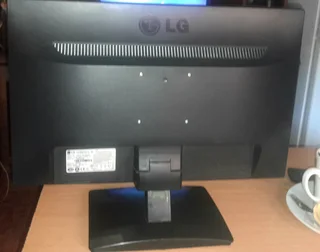 Two LG Flatron E2041