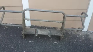 Fully galvanised land rover defender or series vehicles bull bar with winch attchment plate