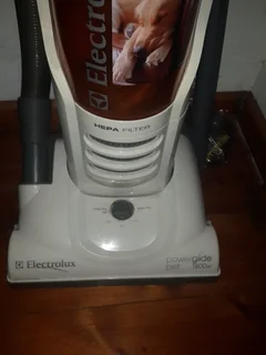 Electrolux  Powerglide pet 1800 watts Bagless vacuum cleaner in perfect working order  good clean