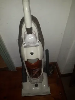 Electrolux  Powerglide pet 1800 watts Bagless vacuum cleaner in perfect working order  good clean