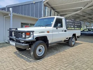 2006 Land Cruiser 70 4.2D for sale at East Toyota Eshowe contact Koks for more info.