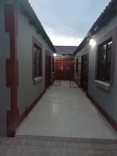 Bachelor Room available for rental at Rosslyn Gardens from 01/11/2025