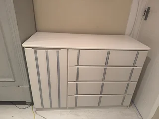 Chest of drawers (White)