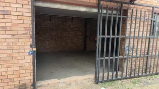 Store room to Let