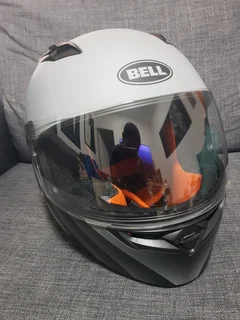 Motorcycle Helmet – Bell Qualifier XL (Like New, Great Condition)