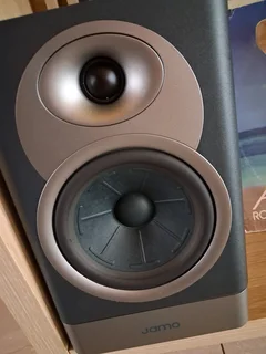 Yamaha rxv673 receiver ,jamo sj7 speakers,2rear,2front,one centre,premium sound