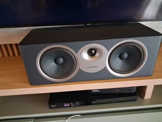 Yamaha rxv673 receiver ,jamo sj7 speakers,2rear,2front,one centre,premium sound