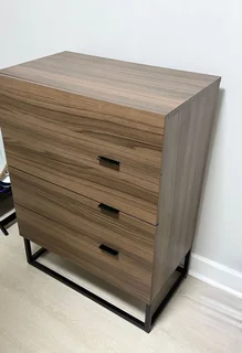 Walnut Veneer chest of Drawers