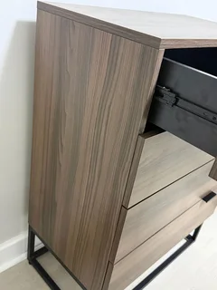 Walnut Veneer chest of Drawers