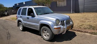 Jeep Cherokee 3.7L petrol V6 stripping for spares