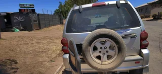 Jeep Cherokee 3.7L petrol V6 stripping for spares