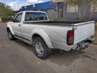 Nissan Np300 2.7diesel non turbo selling for SPARES ONLY