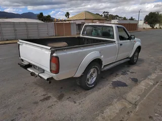 Nissan Np300 2.7diesel non turbo selling for SPARES ONLY