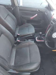 2002  JETTA 4 1.6SR ORIGINAL CONDITION NEVER BEEN RESPRAYED COMES WITH A SERVICE HISTORY