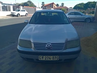 2002  JETTA 4 1.6SR ORIGINAL CONDITION NEVER BEEN RESPRAYED COMES WITH A SERVICE HISTORY