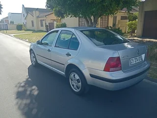 2002  JETTA 4 1.6SR ORIGINAL CONDITION NEVER BEEN RESPRAYED COMES WITH A SERVICE HISTORY