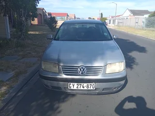 2002  JETTA 4 1.6SR ORIGINAL CONDITION NEVER BEEN RESPRAYED COMES WITH A SERVICE HISTORY