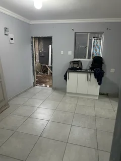 1 bedroom cottage Bloubosrand R5000 immediately available