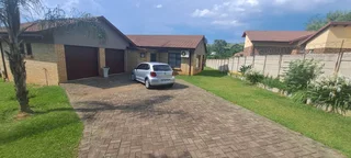 House for sale-Aviary Hill