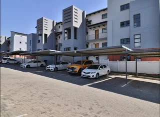 A room for rent to a working Professional near Waterfall Corner Midrand