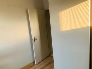 A room for rent to a working Professional near Waterfall Corner Midrand