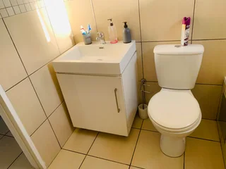 A room for rent to a working Professional near Waterfall Corner Midrand