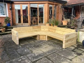 Pallet Chairs and Tables: Perfect Pairings for Any Home.