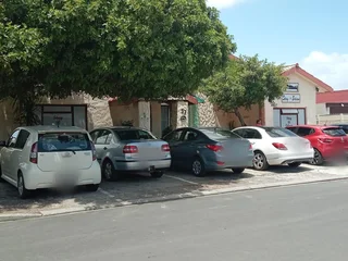 STRAND,  C.T.     NEAT ACCOMMODATION  AT  MOST AFFORDABLE RATES