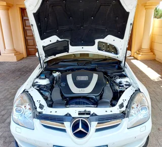 Showpiece ! Immaculate ! Mercedes-Benz 350 SLK Convertable