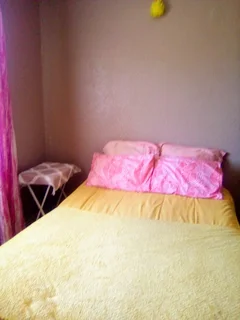 Room - Ad posted by Ivy Rex