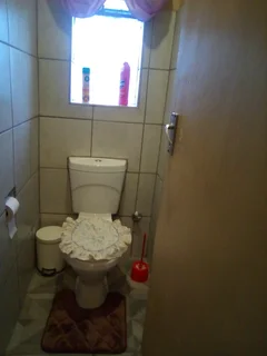 Room - Ad posted by Ivy Rex