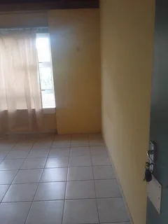 Room and apartment to let in DBN Montclair,close to amenities @ R 2500 to R5000 @ 0761848855