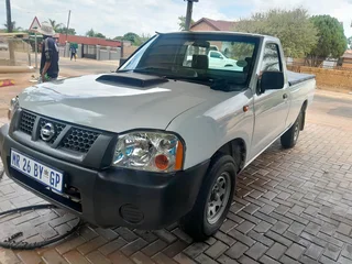 Nissan NP300(Smoking)