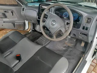 Nissan NP300(Smoking)