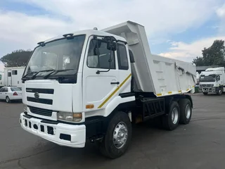 Nissan UD 29010m³ tipper