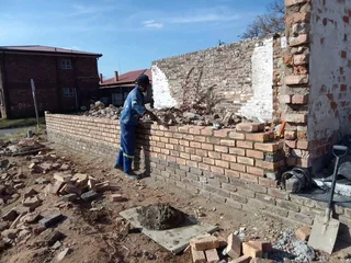 BRICKLAYER / BUILDER AVAILABLE