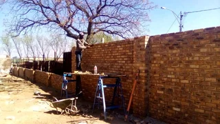 BRICKLAYER / BUILDER /AVAILABLE.