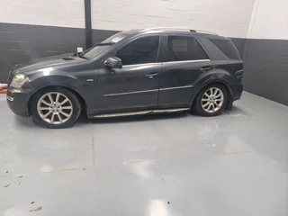 Breaking up for Spares.  Mercedes-Benz ML500