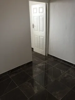 ROOM FOR RENT R3000 no deposit 550 Bartle Road Durban Umbilo 0846557225 water &amp; parking inc