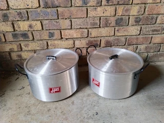 Hart pots with Lids (21L R450 each and 36L each R600