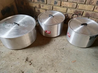 Hart pots with Lids (21L R450 each and 36L each R600