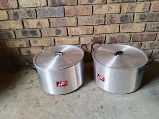 Hart pots with Lids (21L R450 each and 36L each R600