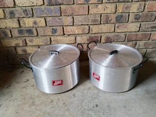 Hart pots with Lids (21L R450 each and 36L each R600