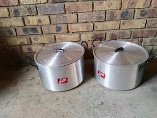 Hart pots with Lids (21L R450 each and 36L each R600