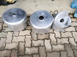 Hart pots with Lids (21L R450 each and 36L each R600