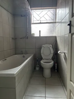 Furnished 2026 Postgrad Rooms – 1 Min to UCT Shuttle, Mowbray