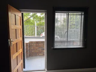 Furnished 2026 Postgrad Rooms – 1 Min to UCT Shuttle, Mowbray