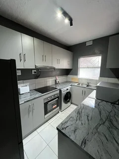 Furnished 2026 Postgrad Rooms – 1 Min to UCT Shuttle, Mowbray